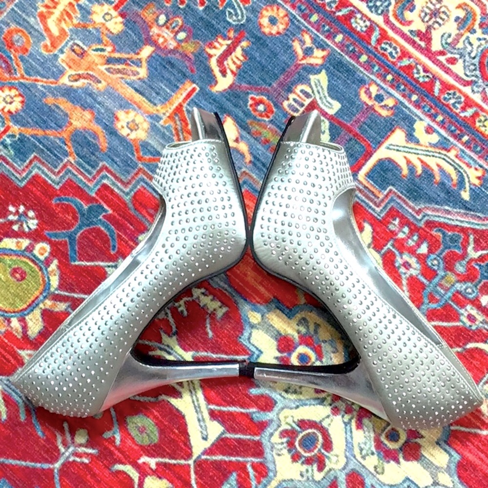 🤍 Rampage Gimme Silver Satin Rhinestone Peep Toe Platform Heels Sz.8 - Picture 6 of 10